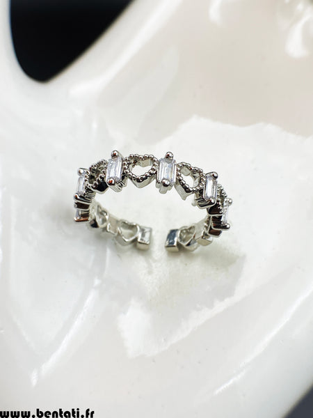 A light diamond ring