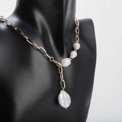 Golden chain necklace with pearl for women's accessories by Bentati Fashion Dubai