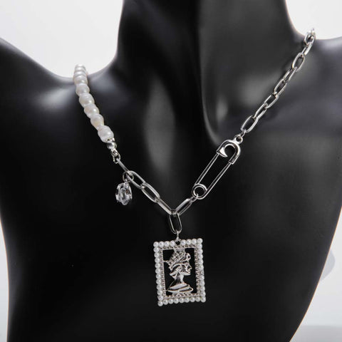 Silver chain necklace with engraved image of the queen for women's accessories by Bentati Fashion Dubai