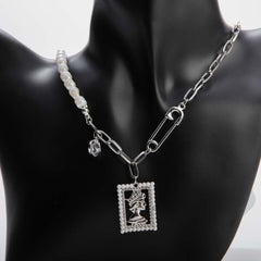 Silver chain necklace with engraved image of the queen for women's accessories by Bentati Fashion Dubai