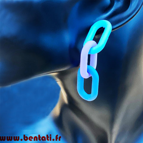 Blue and orange chain links